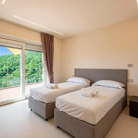 Relais Le Torri In Verici * كاسارزا ليغير