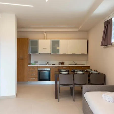 Relais Le Torri In Verici * كاسارزا ليغير